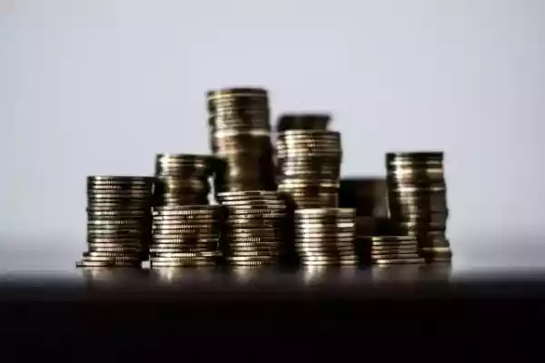 Das Gehalt als angestellter Zahnarzt 2025 - Zahlen & Modelle