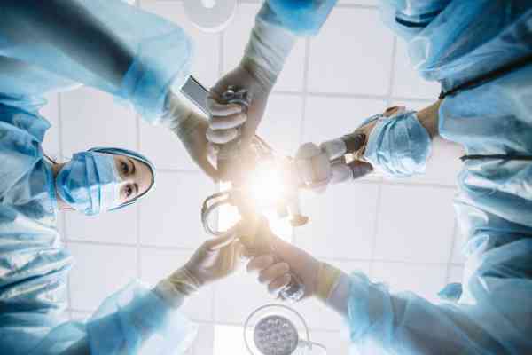 Das Gehalt als Oralchirurg - aktuelle Zahlen & Einflussfaktoren 2025