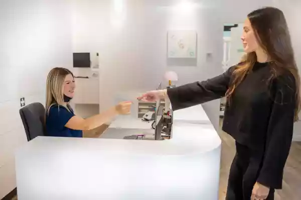 Praxismanager:in Gehalt 2025/2026: Was Praxismanager in der Zahnarztpraxis verdienen