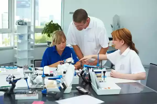 Das Gehalt als Zahntechniker