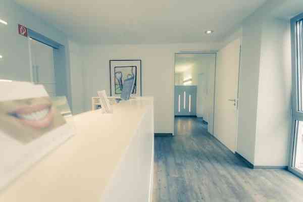 Eigene Zahnarztpraxis: Praxisübernahme oder Neugründung?