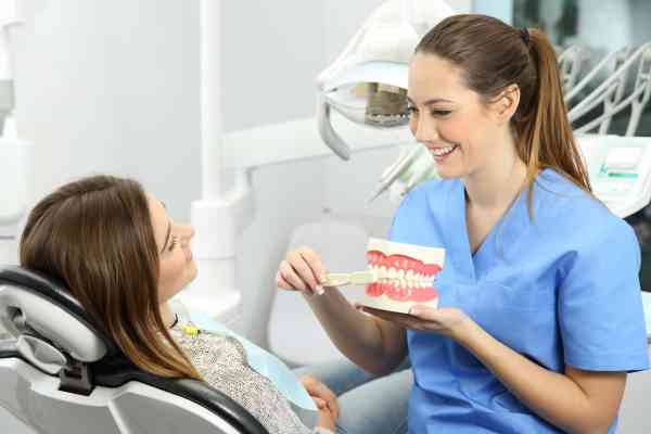 Wie werde ich Dentalhygienikerin?